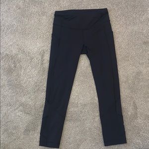 Lululemon cropped leggings w pockets on side